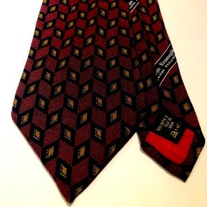 Ermenegildo Zegna Men’s Tie.  Made in Italy.  Maroon with diamond patterns.